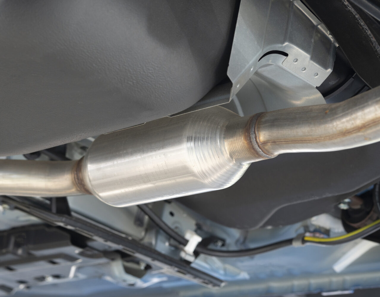 Why Do Cars Have Two Exhaust Pipes? DKU Performance